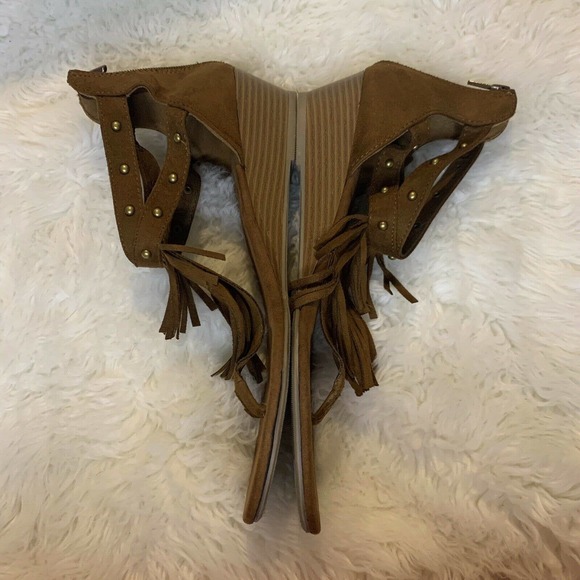 Cushion Walk Avon Sandals Brown Fringe Open Toe Vegan Suede Studded Women’s 11 - Picture 5 of 10